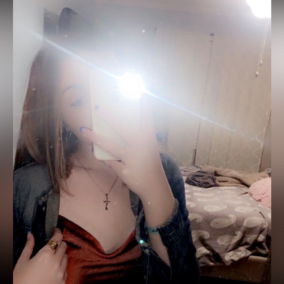 Strapless Triangle Crop Top with open back - Picture 2 of 3